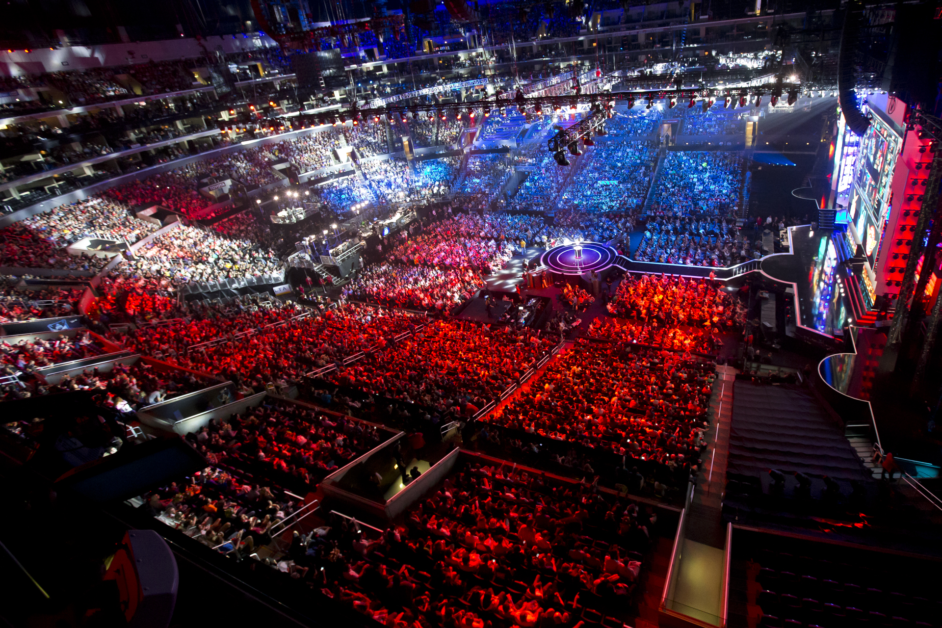 LPL赛区某俱乐部银河战舰巨额投入,为何屡次无缘全球总决赛?