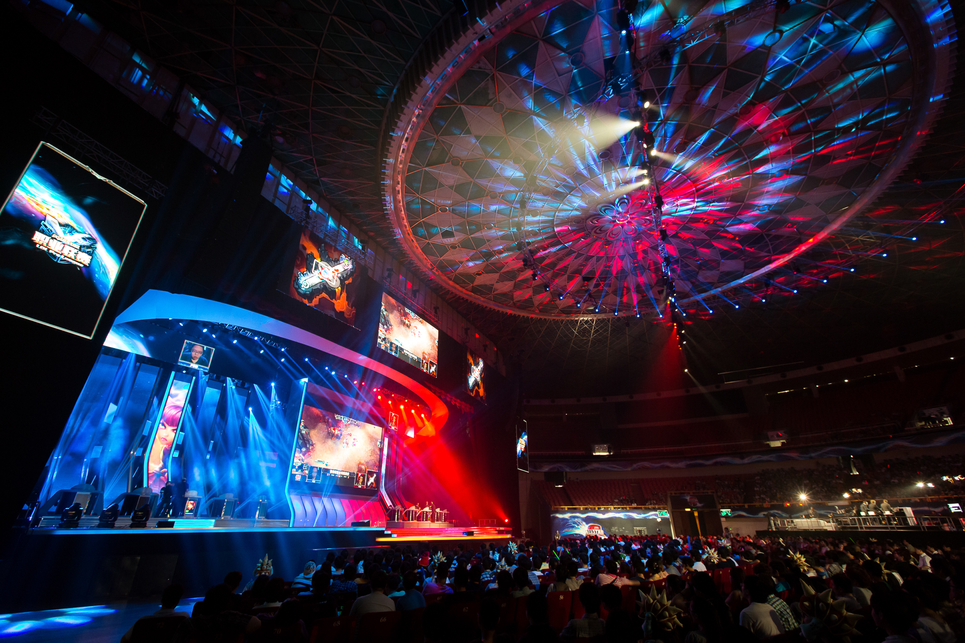 全新奖杯设计揭晓!谁将捧起2025LOL全球总决赛冠军杯?